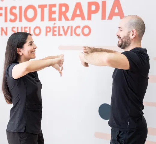 Clase terapéutica grupal de suelo pélvico en Clínica Traña, Costa Rica.