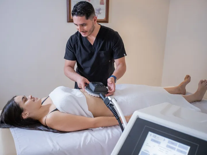 Unidad clínica de lipedema en Clínica Traña — evaluación y tratamiento fisioterapéutico (imagen referencial).